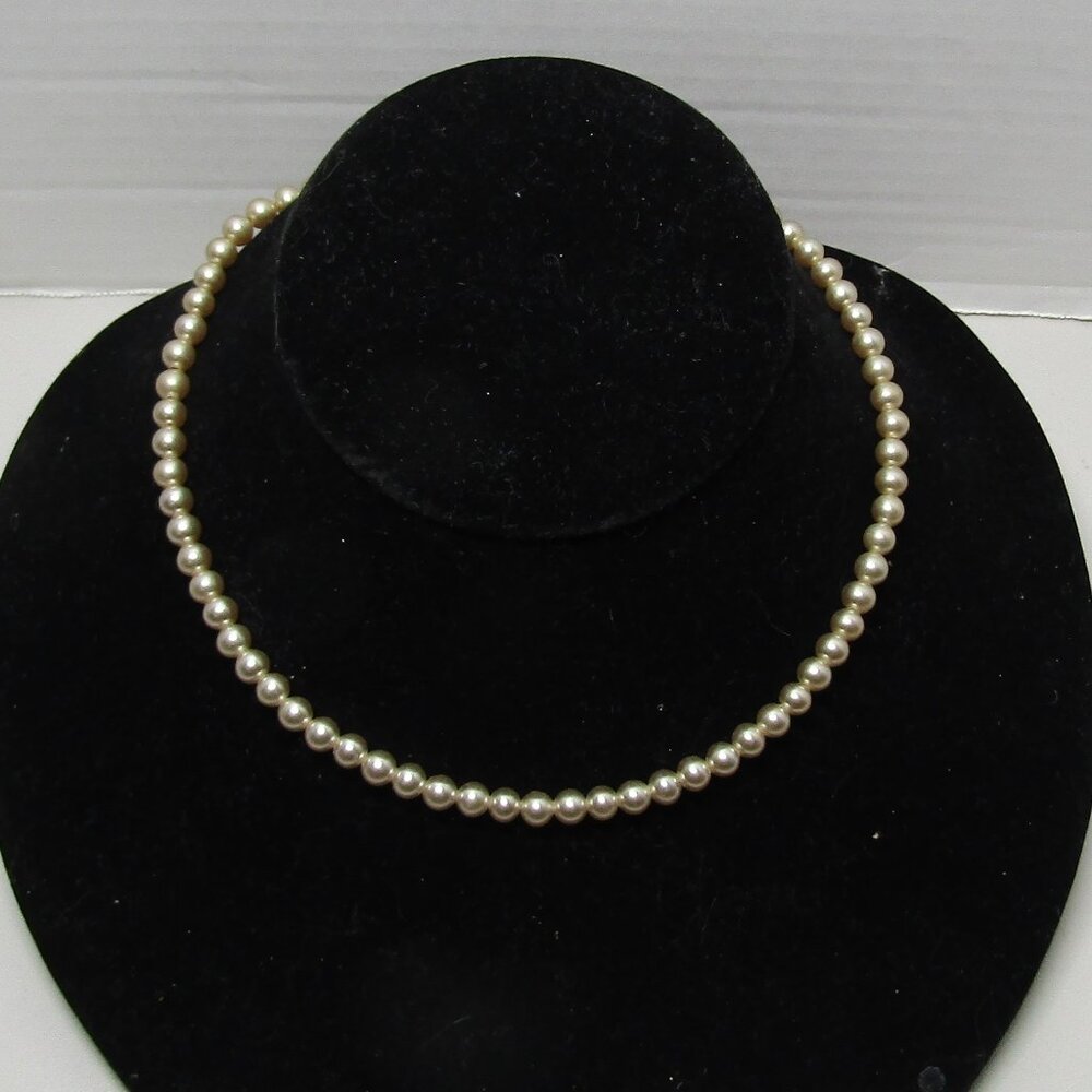 vintage strand of ivory off white glass pearls with hook clasp 15 inches